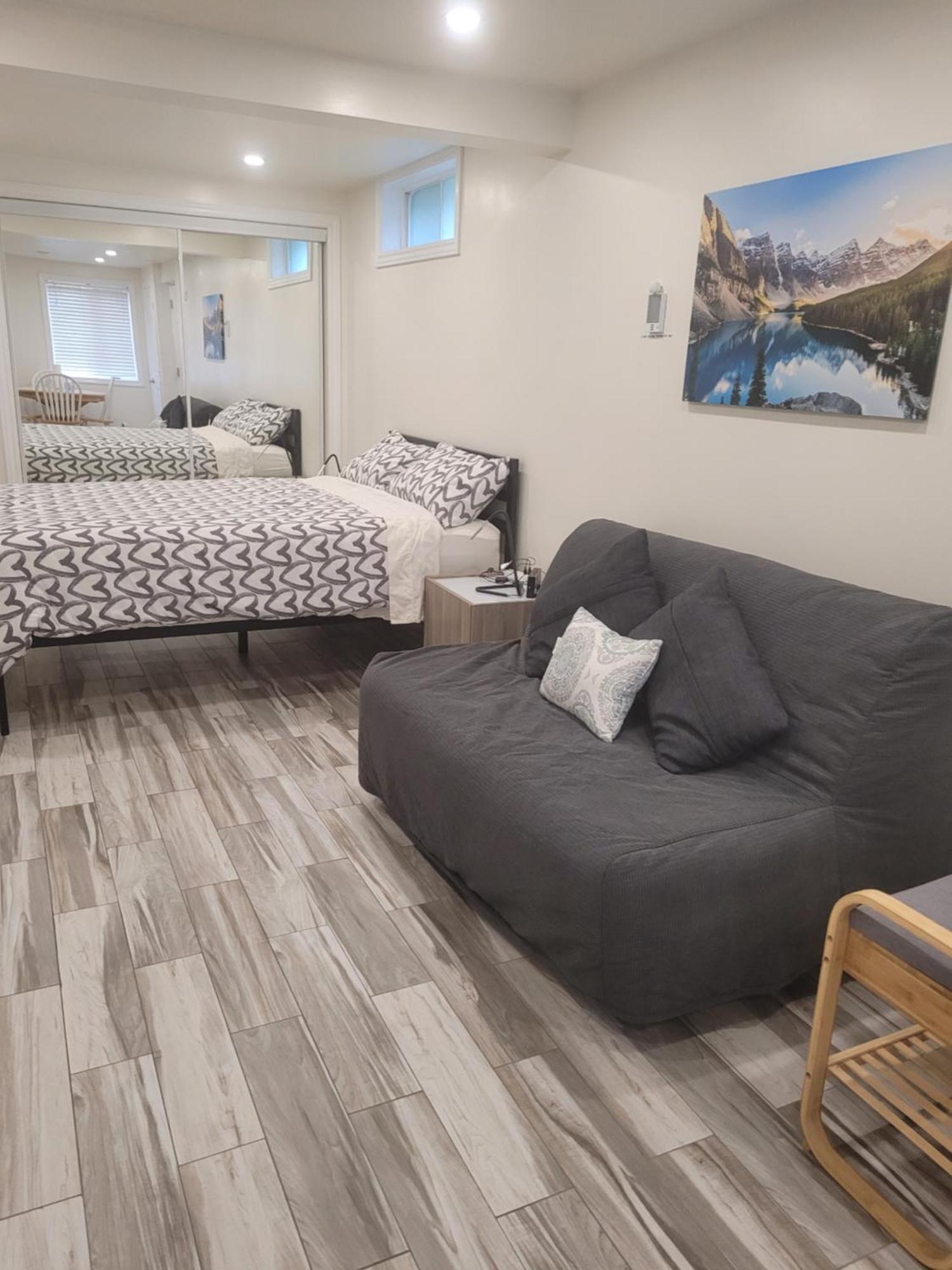 Modern Studio With Kitchenette And Bath Guelph Exterior photo