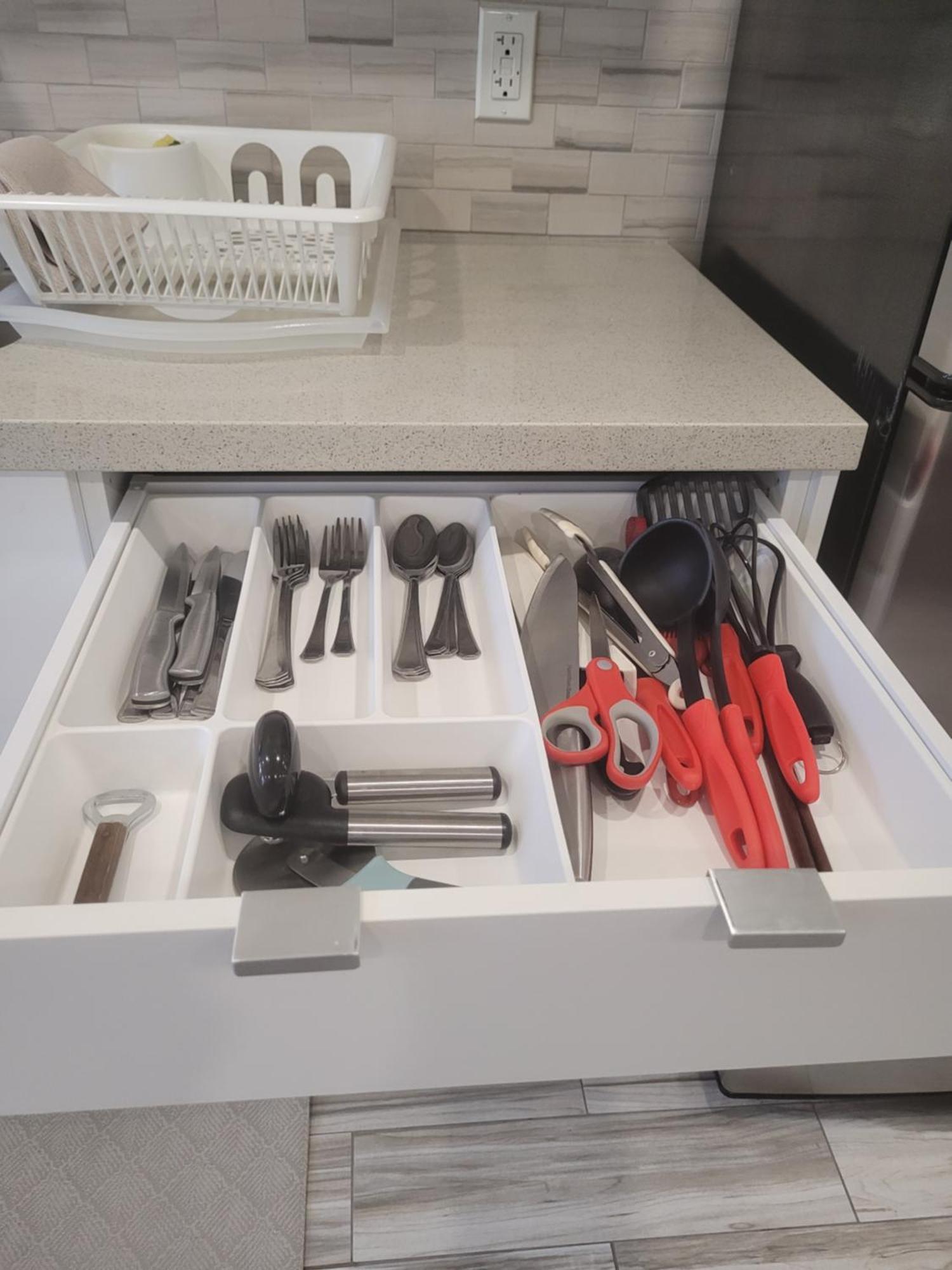 Modern Studio With Kitchenette And Bath Guelph Exterior photo